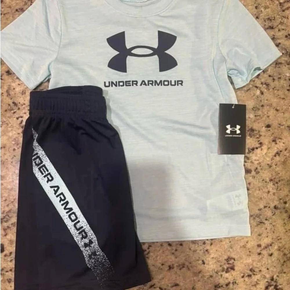 Bundle of 2 boys under Armour set nwt size 4t
